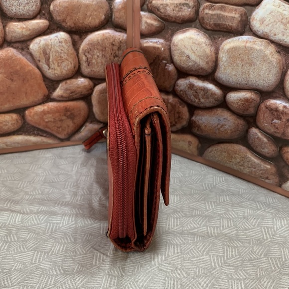 FOSSIL CROCODILE ORANGE-RED (5") Leather  Tri-Fold Wallet - Picture 2 of 16